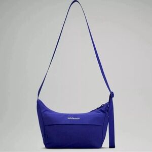lululemon athletica RARE larkspur blue 2L crossbody. Sold out color. So gorgeous